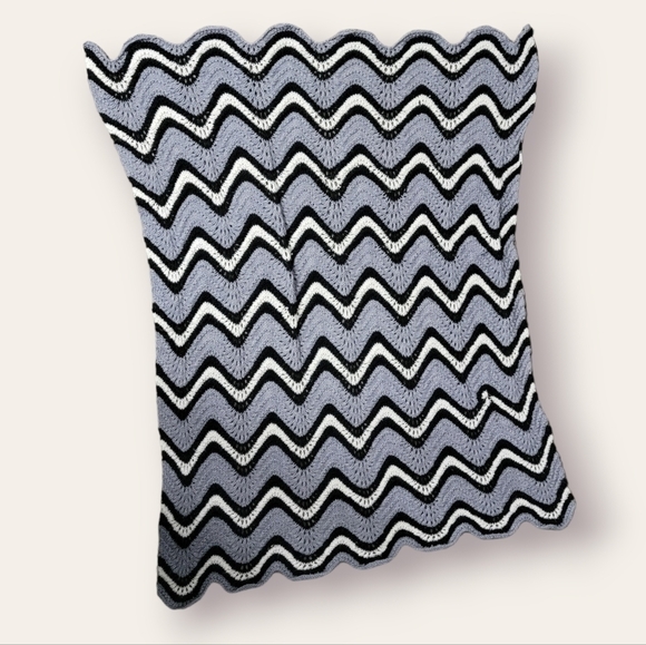 Vintage Hand Crocheted / Hand Knit Zig Zag Pattern Afghan 38'x44' - Picture 5 of 5